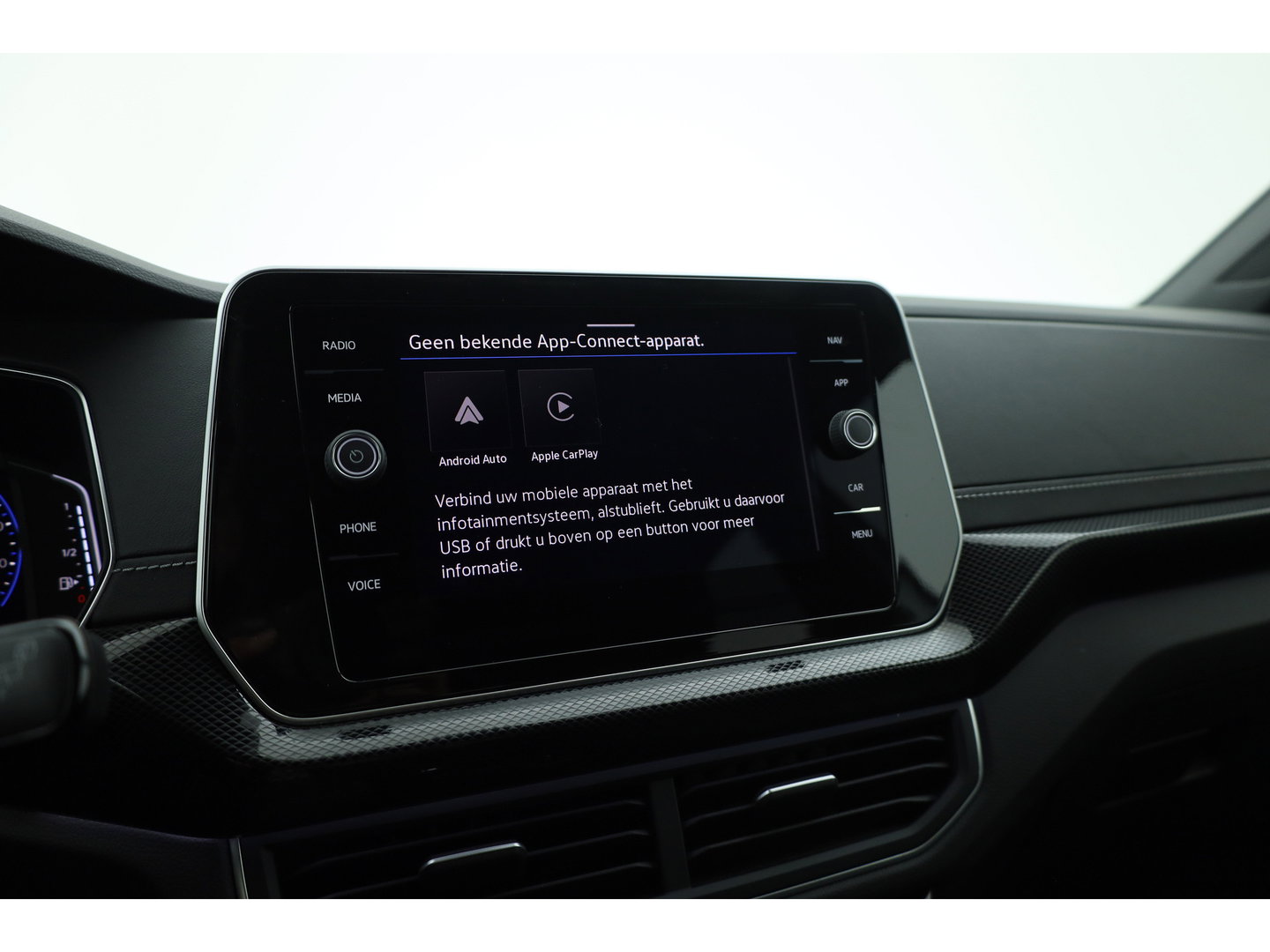 Volkswagen T-Cross 1.0 TSI R-Line DSG | IQ. Light | Apple CarPlay | Camera + PDC | Adapt. Cruise | 18'' | Digi. Cockpit |