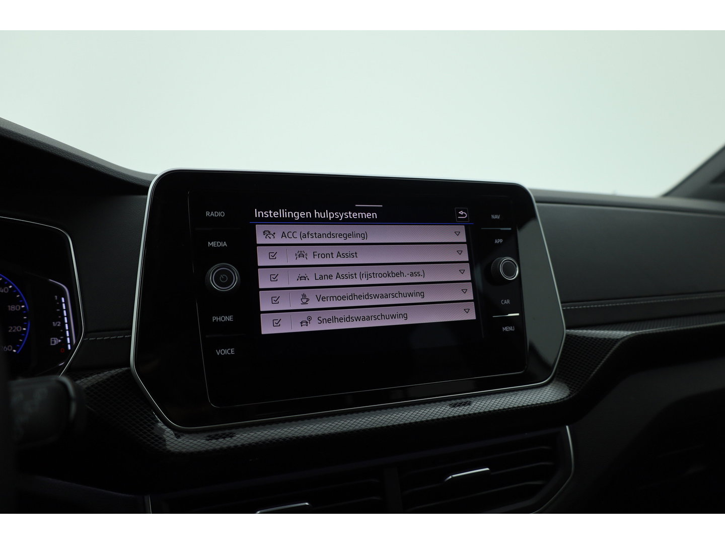 Volkswagen T-Cross 1.0 TSI R-Line DSG | IQ. Light | Apple CarPlay | Camera + PDC | Adapt. Cruise | 18'' | Digi. Cockpit |