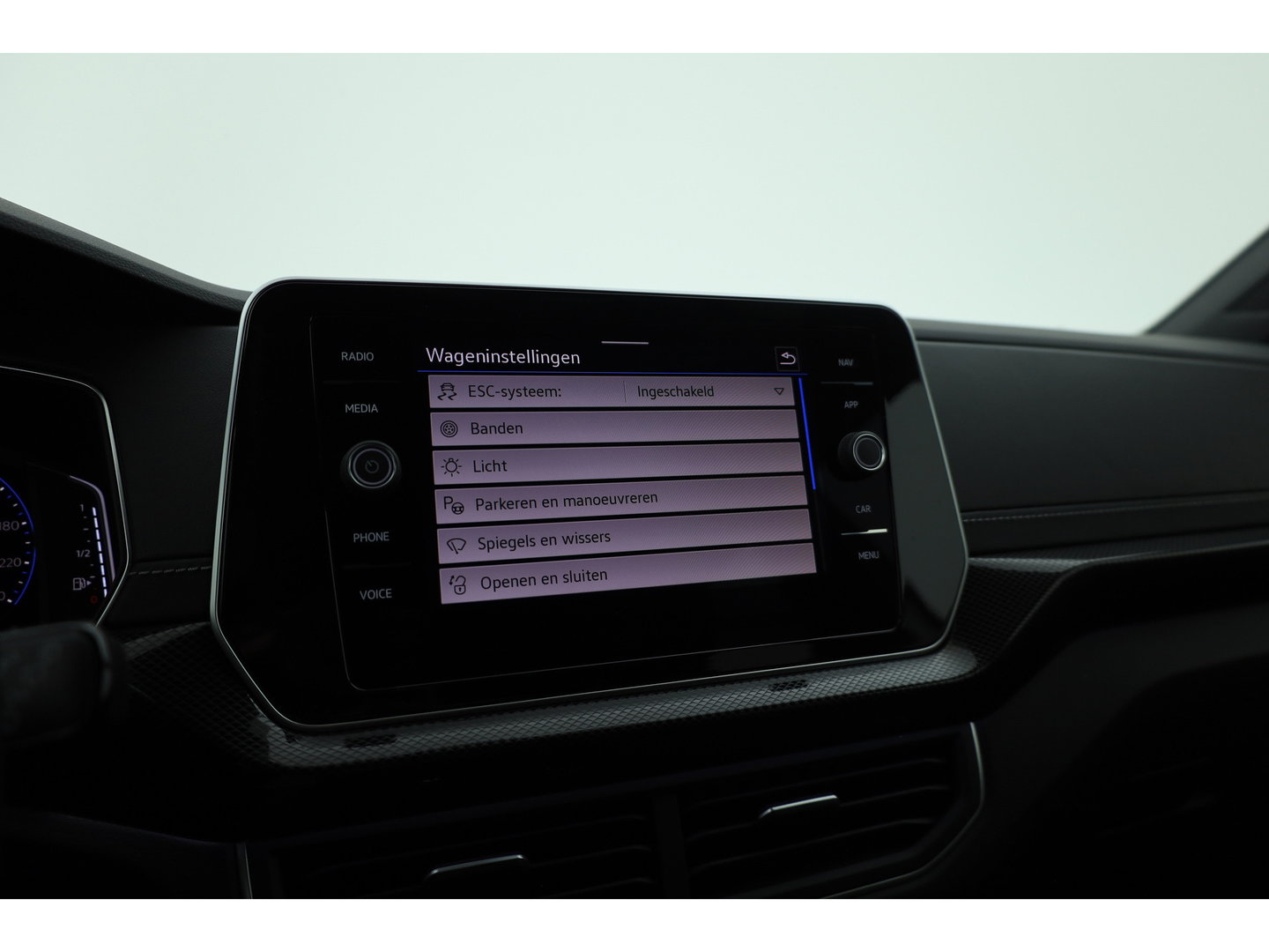 Volkswagen T-Cross 1.0 TSI R-Line DSG | IQ. Light | Apple CarPlay | Camera + PDC | Adapt. Cruise | 18'' | Digi. Cockpit |