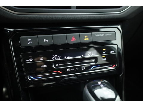 Volkswagen T-Cross 1.0 TSI R-Line DSG | IQ. Light | Apple CarPlay | Camera + PDC | Adapt. Cruise | 18'' | Digi. Cockpit |