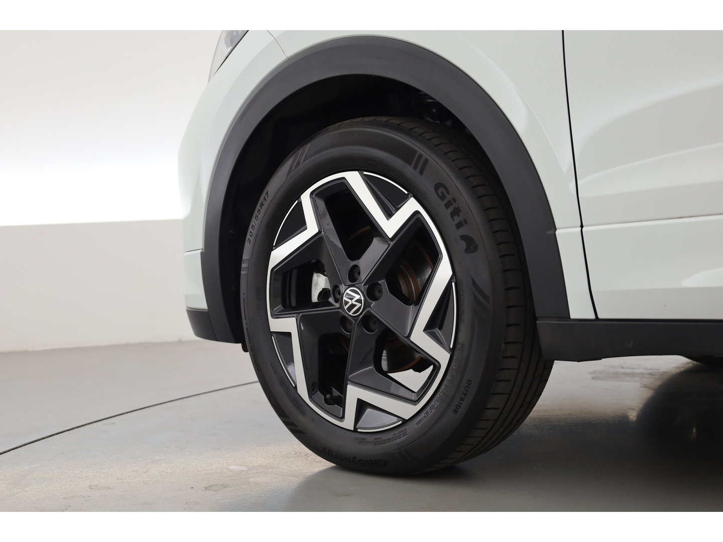 Volkswagen T-Cross 1.0 TSI R-Line DSG | IQ. Light | Apple CarPlay | Camera + PDC | Adapt. Cruise | 18'' | Digi. Cockpit |