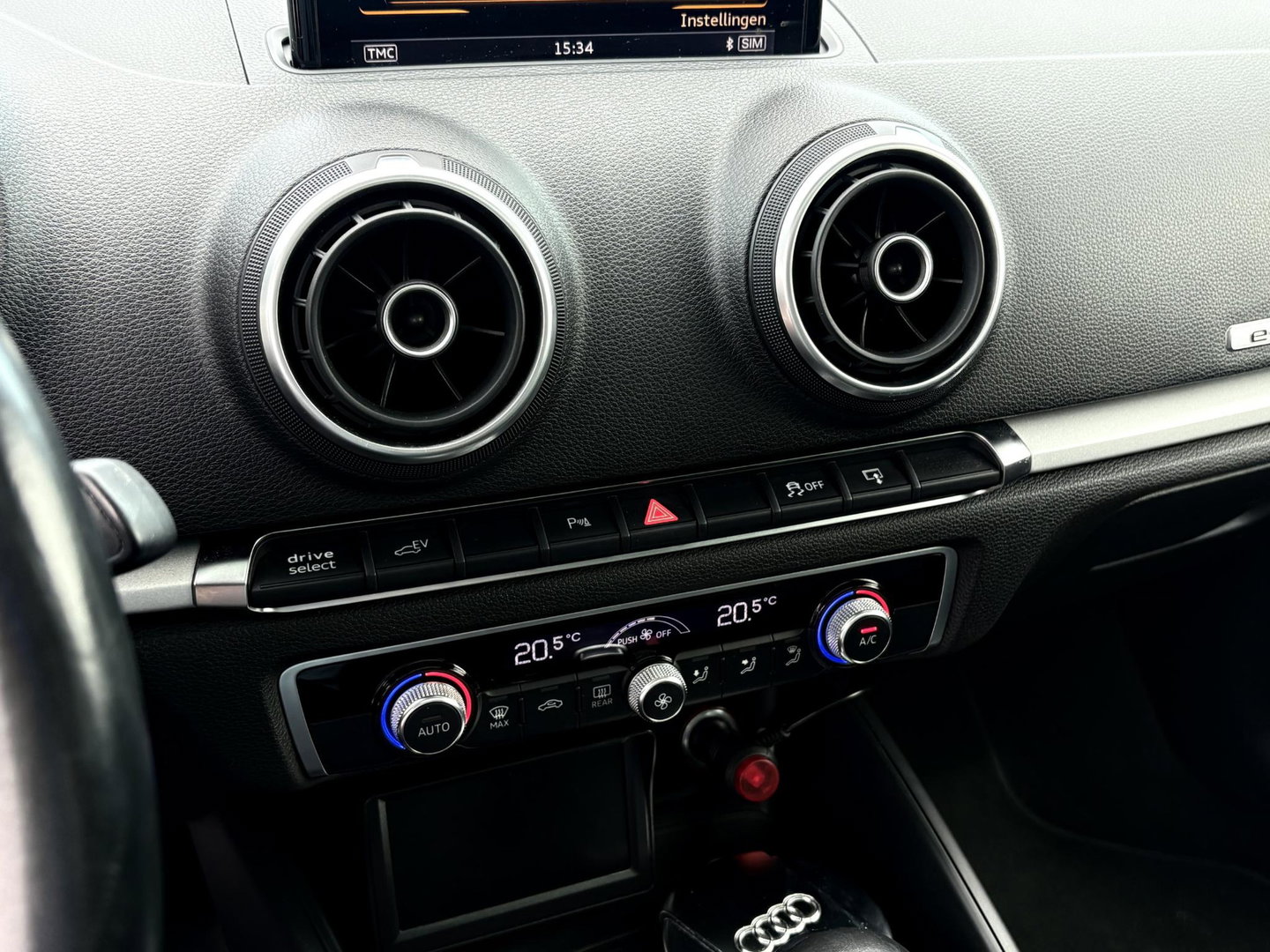 Audi A3 Sportback 1.4 e-tron PHEV Attraction Pro Line plus | CHAMELEON FOLIE | SPOILERS |  SOUNDBOX | PANO | SOH 81%