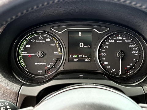 Audi A3 Sportback 1.4 e-tron PHEV Attraction Pro Line plus | CHAMELEON FOLIE | SPOILERS |  SOUNDBOX | PANO | SOH 81%