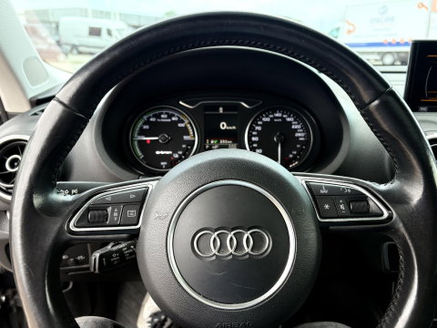 Audi A3 Sportback 1.4 e-tron PHEV Attraction Pro Line plus | CHAMELEON FOLIE | SPOILERS |  SOUNDBOX | PANO | SOH 81%