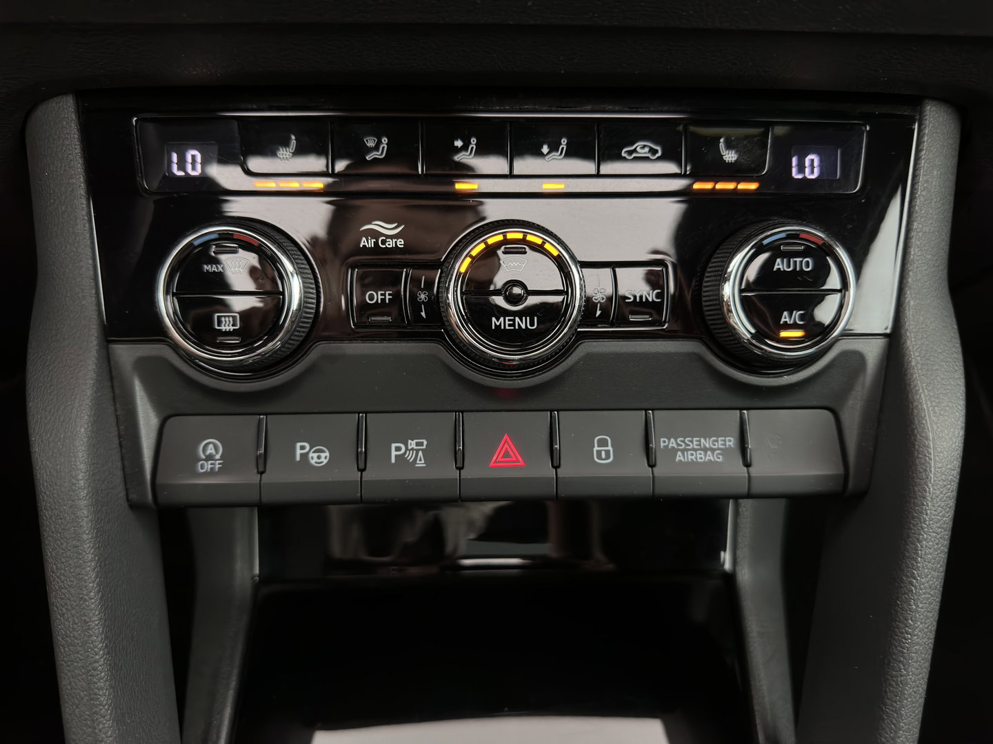 Škoda Karoq 1.5 TSI ACT Sportline Business (INCL-BTW) Aut. *PANO | DIGI-COCKPIT | FULL-LED | ADAPTIVE-CRUISE | HEATED-SPORTSEATS | TOP-VIEW |  AMBIENTLIGHT | NAVI-FULLMAP | KEYLESS | DAB+ | TOWBAR | PRIVACYGLASS | 18''ALU*