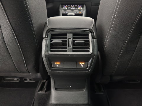 Škoda Karoq 1.5 TSI ACT Sportline Business (INCL-BTW) Aut. *PANO | DIGI-COCKPIT | FULL-LED | ADAPTIVE-CRUISE | HEATED-SPORTSEATS | TOP-VIEW |  AMBIENTLIGHT | NAVI-FULLMAP | KEYLESS | DAB+ | TOWBAR | PRIVACYGLASS | 18''ALU*