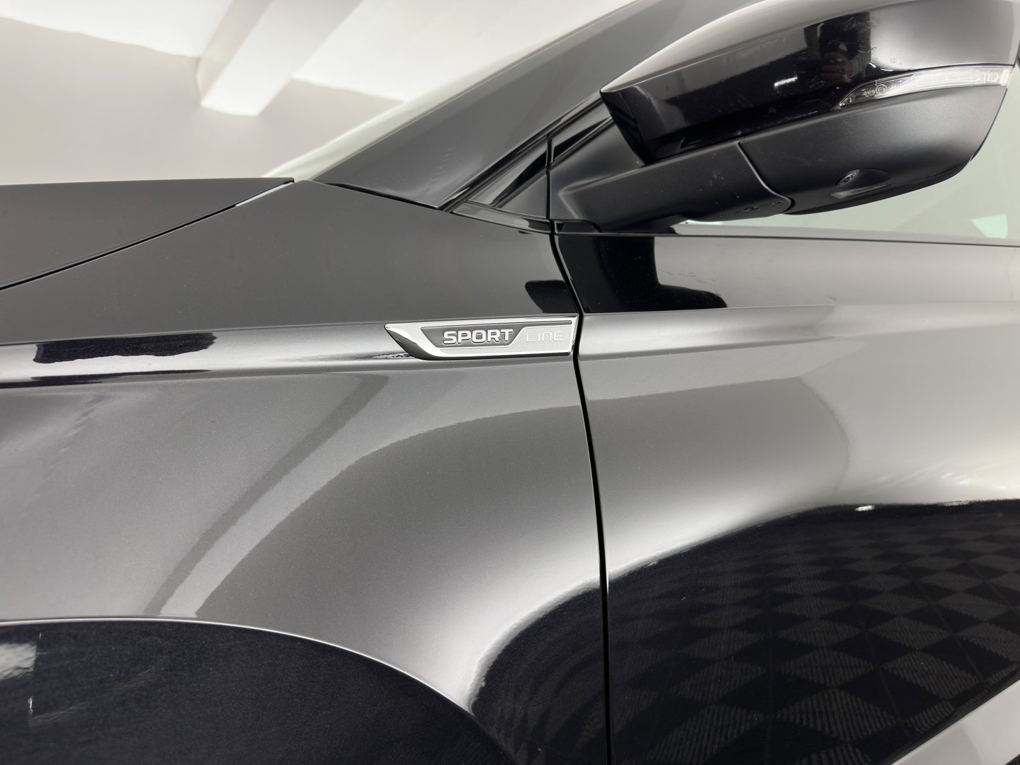Škoda Karoq 1.5 TSI ACT Sportline Business (INCL-BTW) Aut. *PANO | DIGI-COCKPIT | FULL-LED | ADAPTIVE-CRUISE | HEATED-SPORTSEATS | TOP-VIEW |  AMBIENTLIGHT | NAVI-FULLMAP | KEYLESS | DAB+ | TOWBAR | PRIVACYGLASS | 18''ALU*