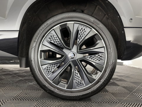 Škoda Karoq 1.5 TSI ACT Sportline Business (INCL-BTW) Aut. *PANO | DIGI-COCKPIT | FULL-LED | ADAPTIVE-CRUISE | HEATED-SPORTSEATS | TOP-VIEW |  AMBIENTLIGHT | NAVI-FULLMAP | KEYLESS | DAB+ | TOWBAR | PRIVACYGLASS | 18''ALU*