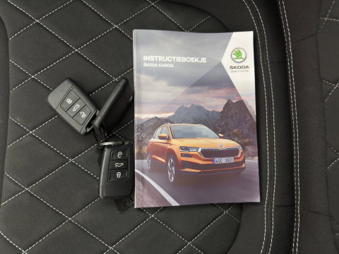 Škoda Karoq 1.5 TSI ACT Sportline Business (INCL-BTW) Aut. *PANO | DIGI-COCKPIT | FULL-LED | ADAPTIVE-CRUISE | HEATED-SPORTSEATS | TOP-VIEW |  AMBIENTLIGHT | NAVI-FULLMAP | KEYLESS | DAB+ | TOWBAR | PRIVACYGLASS | 18''ALU*