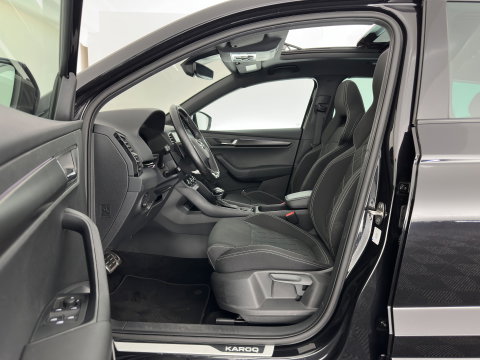 Škoda Karoq 1.5 TSI ACT Sportline Business (INCL-BTW) Aut. *PANO | DIGI-COCKPIT | FULL-LED | ADAPTIVE-CRUISE | HEATED-SPORTSEATS | TOP-VIEW |  AMBIENTLIGHT | NAVI-FULLMAP | KEYLESS | DAB+ | TOWBAR | PRIVACYGLASS | 18''ALU*