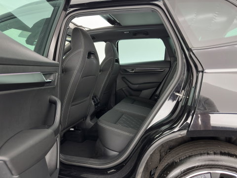 Škoda Karoq 1.5 TSI ACT Sportline Business (INCL-BTW) Aut. *PANO | DIGI-COCKPIT | FULL-LED | ADAPTIVE-CRUISE | HEATED-SPORTSEATS | TOP-VIEW |  AMBIENTLIGHT | NAVI-FULLMAP | KEYLESS | DAB+ | TOWBAR | PRIVACYGLASS | 18''ALU*