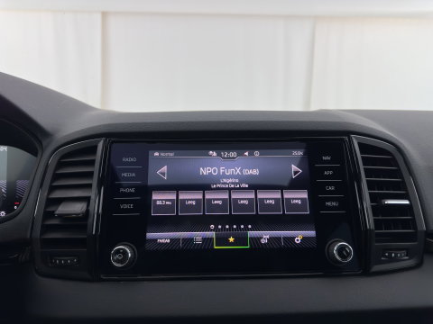 Škoda Karoq 1.5 TSI ACT Sportline Business (INCL-BTW) Aut. *PANO | DIGI-COCKPIT | FULL-LED | ADAPTIVE-CRUISE | HEATED-SPORTSEATS | TOP-VIEW |  AMBIENTLIGHT | NAVI-FULLMAP | KEYLESS | DAB+ | TOWBAR | PRIVACYGLASS | 18''ALU*