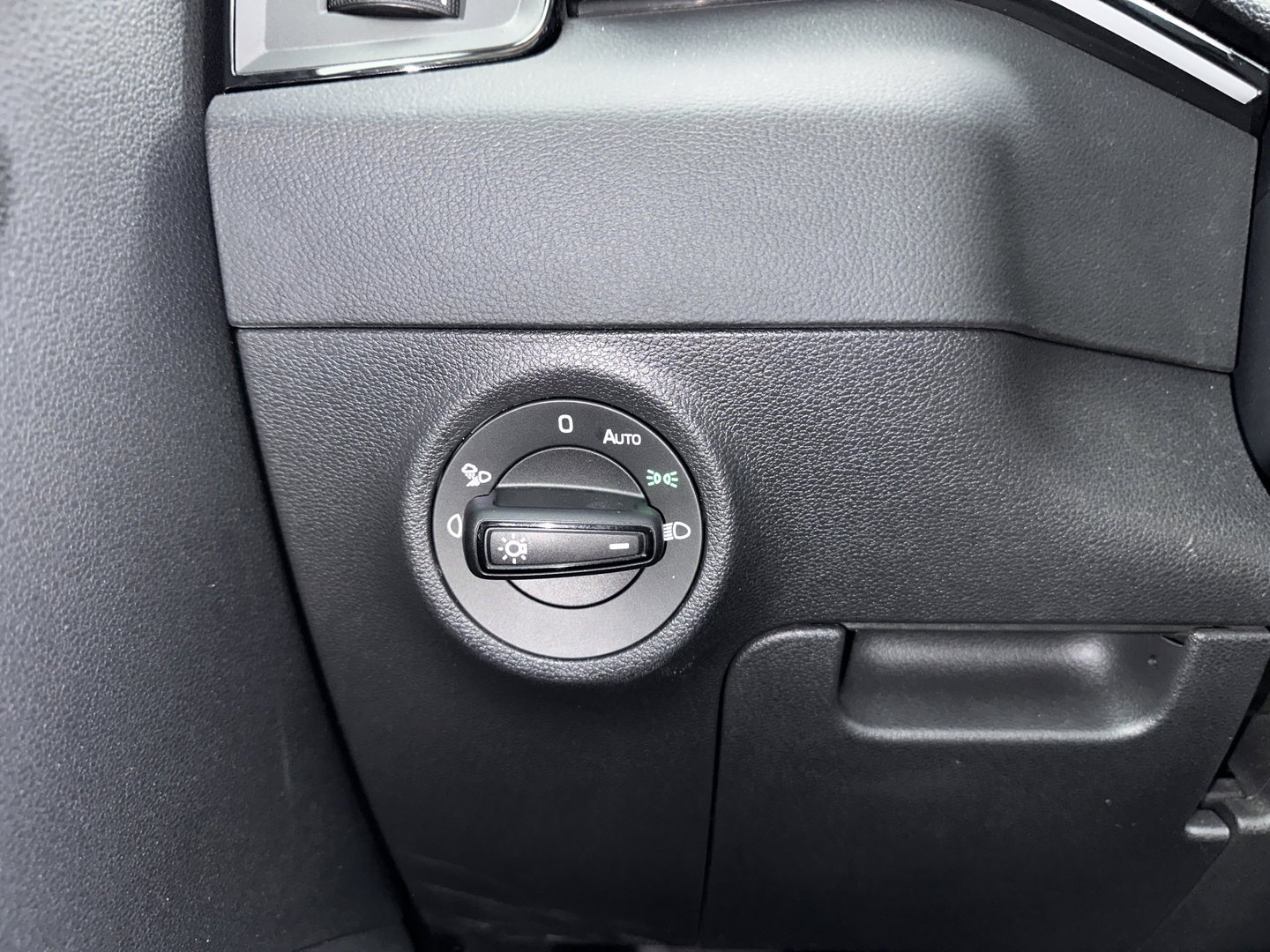 Škoda Karoq 1.5 TSI ACT Sportline Business (INCL-BTW) Aut. *PANO | DIGI-COCKPIT | FULL-LED | ADAPTIVE-CRUISE | HEATED-SPORTSEATS | TOP-VIEW |  AMBIENTLIGHT | NAVI-FULLMAP | KEYLESS | DAB+ | TOWBAR | PRIVACYGLASS | 18''ALU*