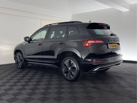 Škoda Karoq 1.5 TSI ACT Sportline Business (INCL-BTW) Aut. *PANO | DIGI-COCKPIT | FULL-LED | ADAPTIVE-CRUISE | HEATED-SPORTSEATS | TOP-VIEW |  AMBIENTLIGHT | NAVI-FULLMAP | KEYLESS | DAB+ | TOWBAR | PRIVACYGLASS | 18''ALU*