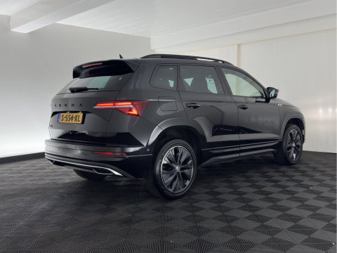Škoda Karoq 1.5 TSI ACT Sportline Business (INCL-BTW) Aut. *PANO | DIGI-COCKPIT | FULL-LED | ADAPTIVE-CRUISE | HEATED-SPORTSEATS | TOP-VIEW |  AMBIENTLIGHT | NAVI-FULLMAP | KEYLESS | DAB+ | TOWBAR | PRIVACYGLASS | 18''ALU*