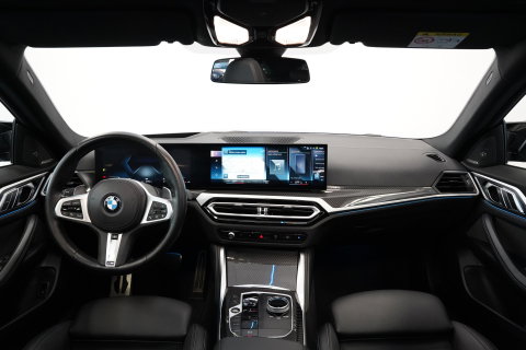BMW 4 Serie Gran Coupé M440i xDrive High Executive ACC Opendak Wide Screen Head-up H&K Trekhaak Carbon Laser Light Portimao Blue!