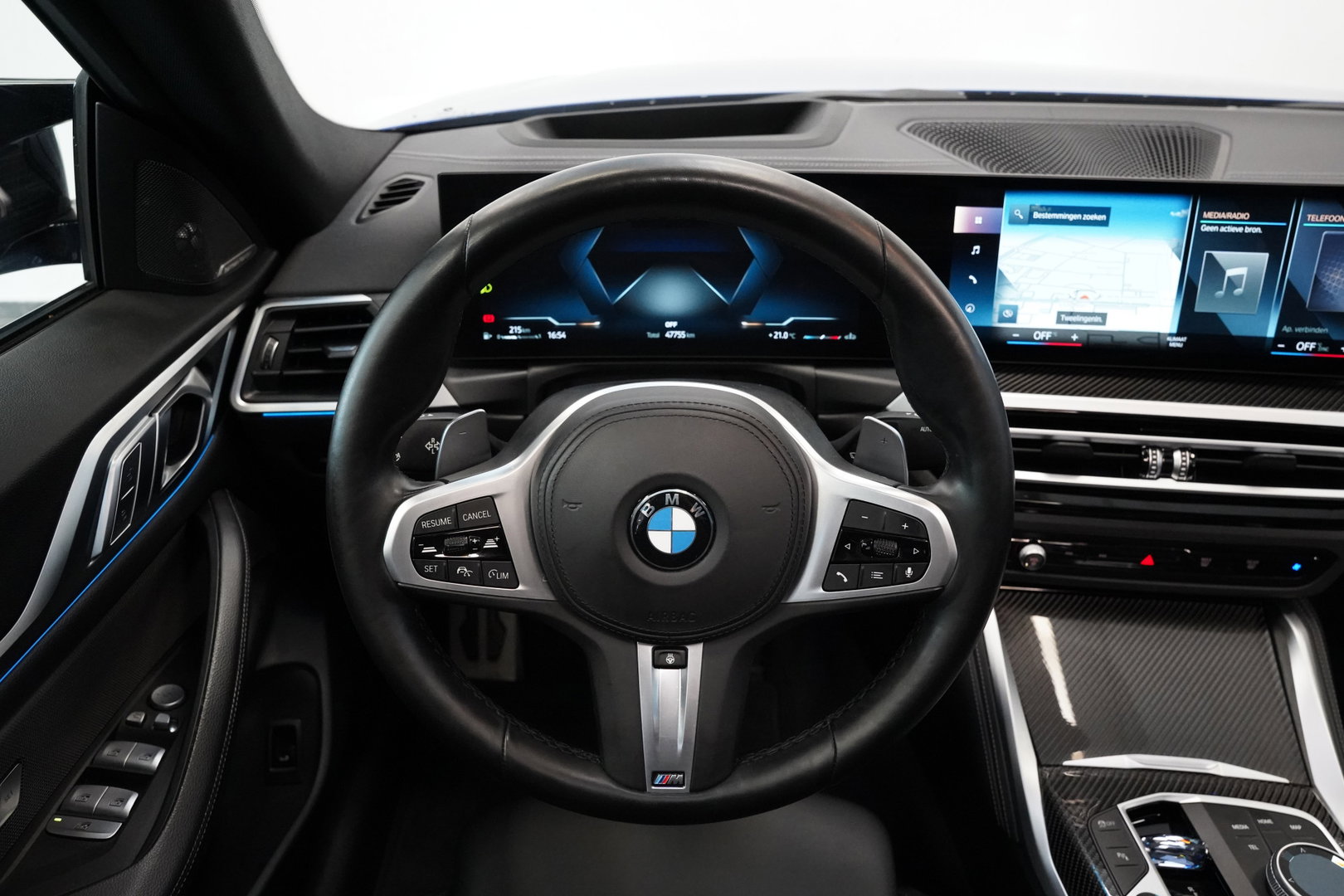 BMW 4 Serie Gran Coupé M440i xDrive High Executive ACC Opendak Wide Screen Head-up H&K Trekhaak Carbon Laser Light Portimao Blue!
