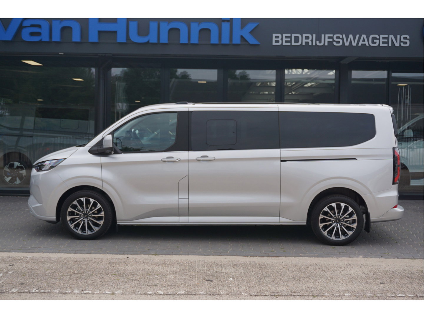 Ford Transit Custom Tourneo 340L 2.5 PHEV 233PK Titanium X PRIJS INCL. BPM Leder, 19" LM, B&O, Pano, Elec. Schuifdeur, Trekhaak!! NR. TR8
