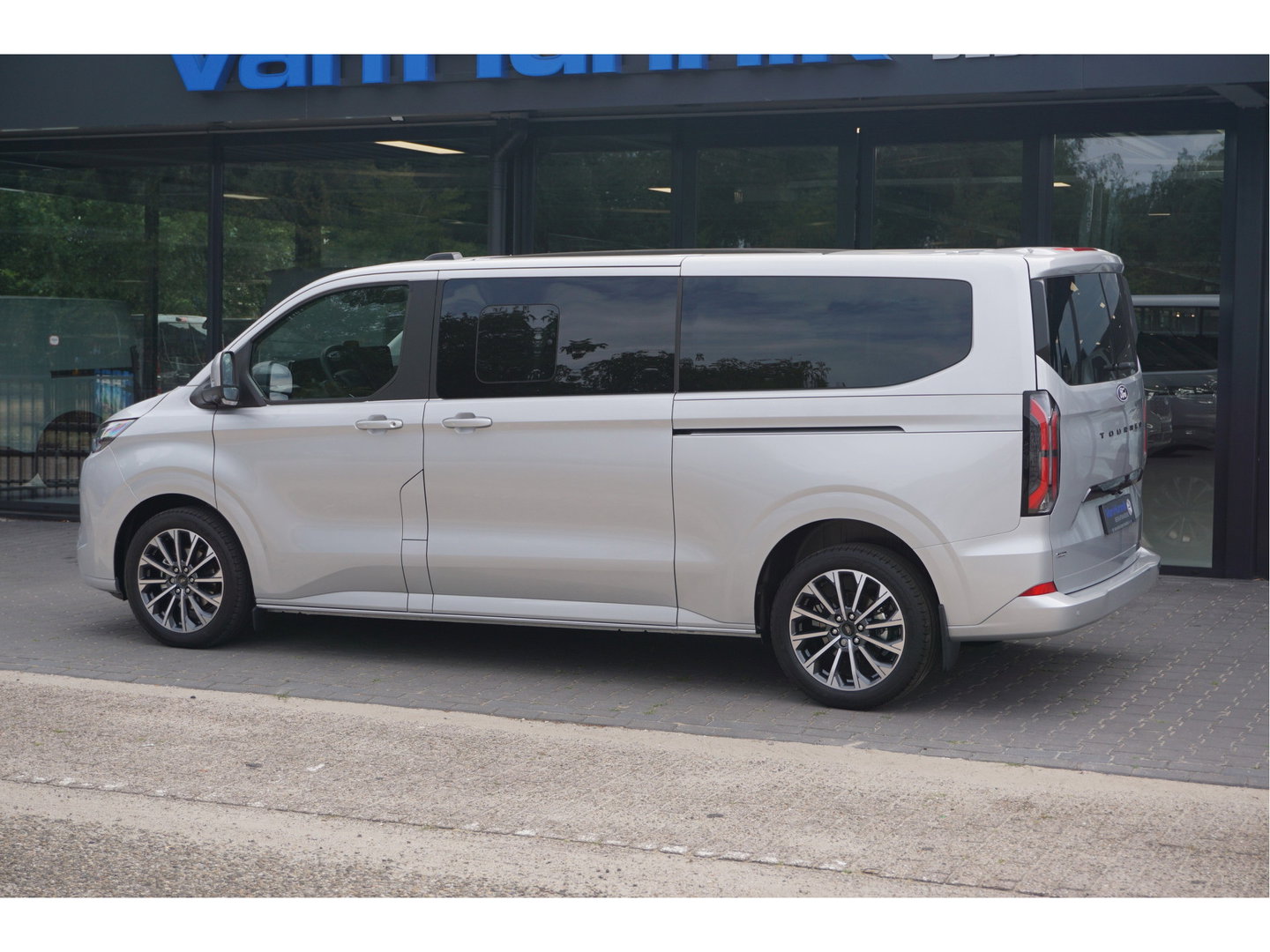 Ford Transit Custom Tourneo 340L 2.5 PHEV 233PK Titanium X PRIJS INCL. BPM Leder, 19" LM, B&O, Pano, Elec. Schuifdeur, Trekhaak!! NR. TR8