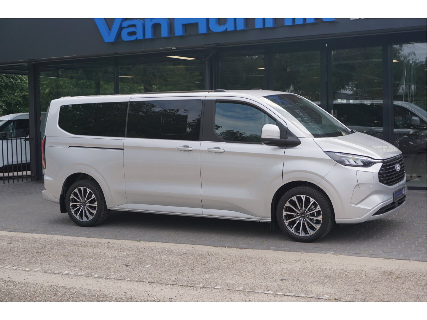 Ford Transit Custom Tourneo 340L 2.5 PHEV 233PK Titanium X PRIJS INCL. BPM Leder, 19" LM, B&O, Pano, Elec. Schuifdeur, Trekhaak!! NR. TR8