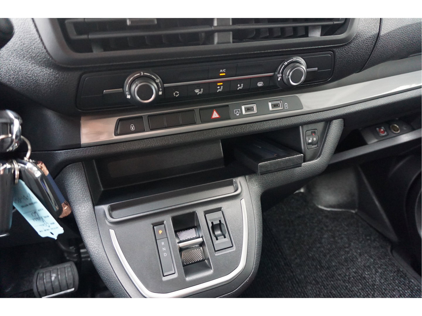 Opel Vivaro 2.0D 145PK EAT8 AUT L3H1 Apple CP, Cam, Betimmering, Trekhaak, Standkachel!! Nr. D01*