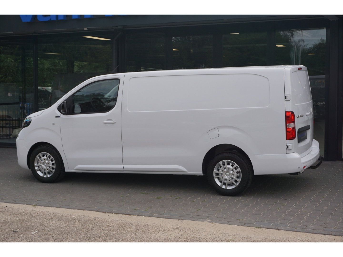 Opel Vivaro 2.0D 145PK EAT8 AUT L3H1 Apple CP, Cam, Betimmering, Trekhaak, Standkachel!! Nr. D01*