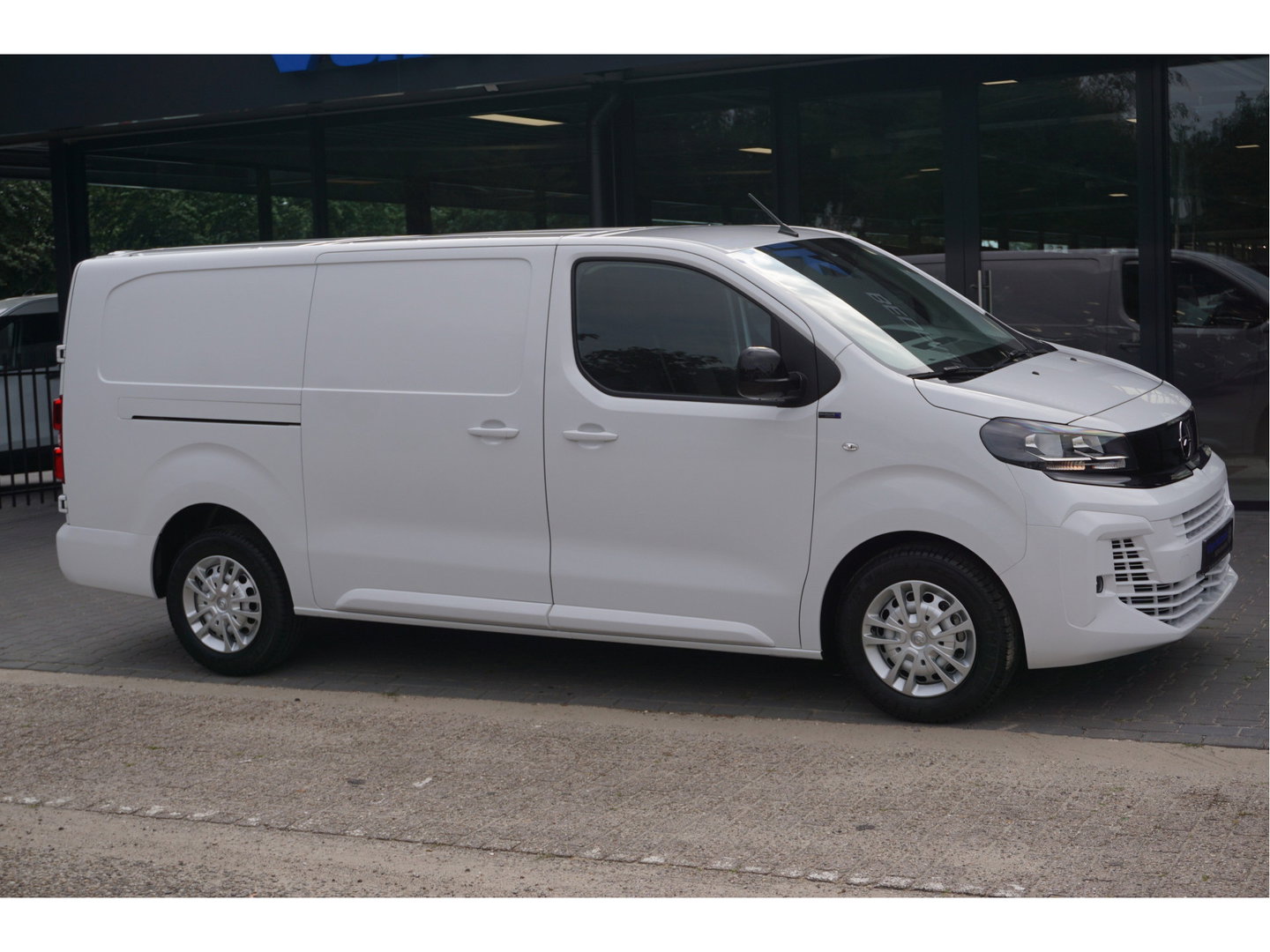 Opel Vivaro 2.0D 145PK EAT8 AUT L3H1 Apple CP, Cam, Betimmering, Trekhaak, Standkachel!! Nr. D01*