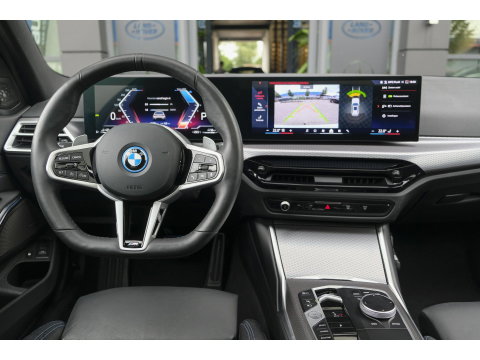 BMW 3 Serie Touring 330e xDrive M-sport M3 stoelen Panoramadak *SOH 98%* Memory *BTW* Black pack NLauto 19" LMV