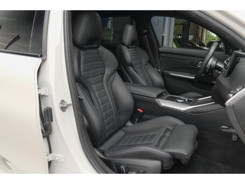 BMW 3 Serie Touring 330e xDrive M-sport M3 stoelen Panoramadak *SOH 98%* Memory *BTW* Black pack NLauto 19" LMV
