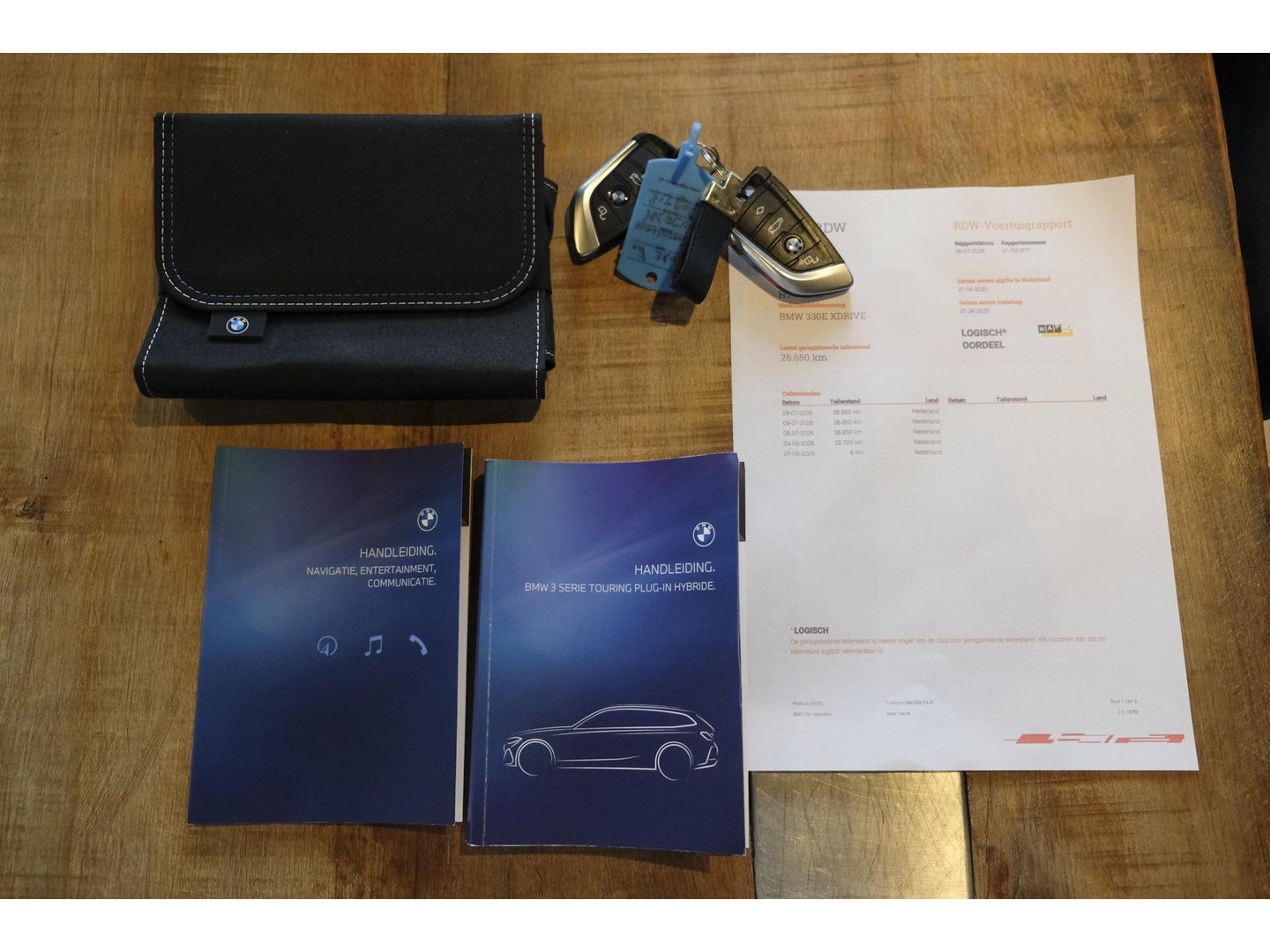 BMW 3 Serie Touring 330e xDrive M-sport M3 stoelen Panoramadak *SOH 98%* Memory *BTW* Black pack NLauto 19" LMV