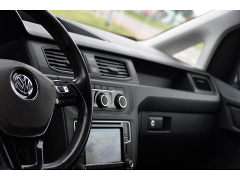 Volkswagen Caddy 2.0 TDI L2H1 Maxi Highline Cruise, Leder, LED,  Automaat, multimedia, 150pk, NAVI, Trekhaak, Sensoren, Voorruit verwarming, Uniek!