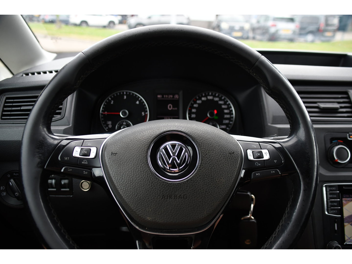 Volkswagen Caddy 2.0 TDI L2H1 Maxi Highline Cruise, Leder, LED,  Automaat, multimedia, 150pk, NAVI, Trekhaak, Sensoren, Voorruit verwarming, Uniek!