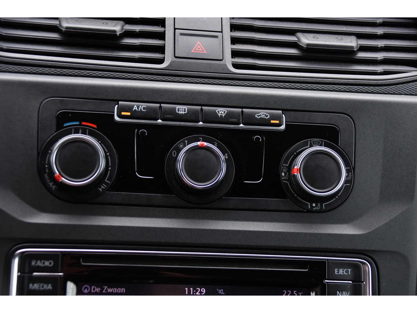 Volkswagen Caddy 2.0 TDI L2H1 Maxi Highline Cruise, Leder, LED,  Automaat, multimedia, 150pk, NAVI, Trekhaak, Sensoren, Voorruit verwarming, Uniek!