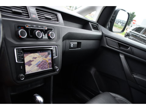 Volkswagen Caddy 2.0 TDI L2H1 Maxi Highline Cruise, Leder, LED,  Automaat, multimedia, 150pk, NAVI, Trekhaak, Sensoren, Voorruit verwarming, Uniek!