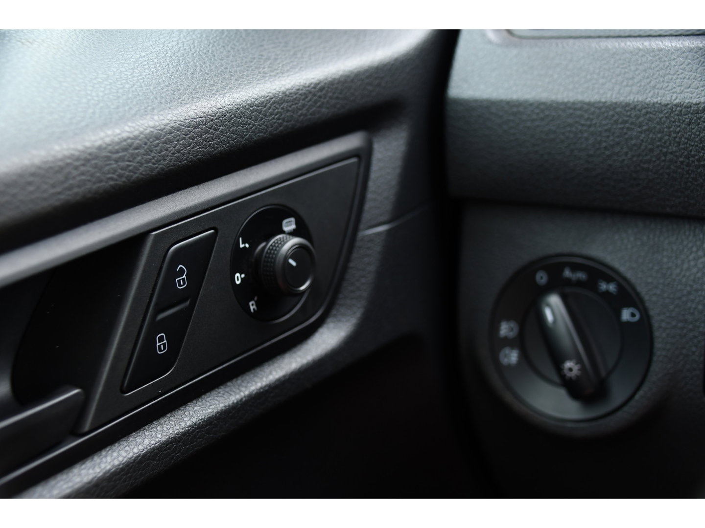 Volkswagen Caddy 2.0 TDI L2H1 Maxi Highline Cruise, Leder, LED,  Automaat, multimedia, 150pk, NAVI, Trekhaak, Sensoren, Voorruit verwarming, Uniek!