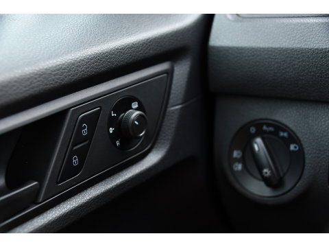 Volkswagen Caddy 2.0 TDI L2H1 Maxi Highline Cruise, Leder, LED,  Automaat, multimedia, 150pk, NAVI, Trekhaak, Sensoren, Voorruit verwarming, Uniek!