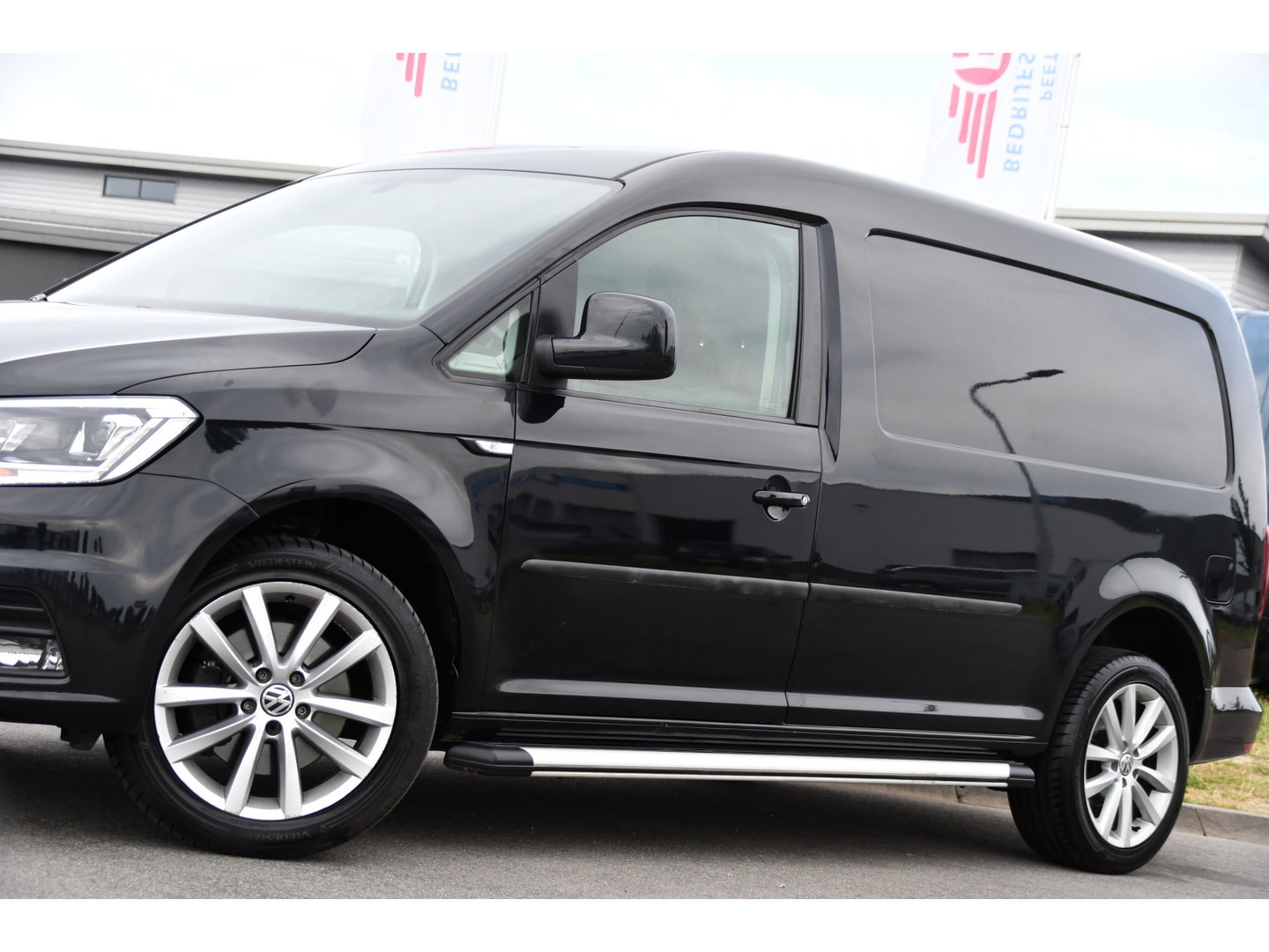 Volkswagen Caddy 2.0 TDI L2H1 Maxi Highline Cruise, Leder, LED,  Automaat, multimedia, 150pk, NAVI, Trekhaak, Sensoren, Voorruit verwarming, Uniek!