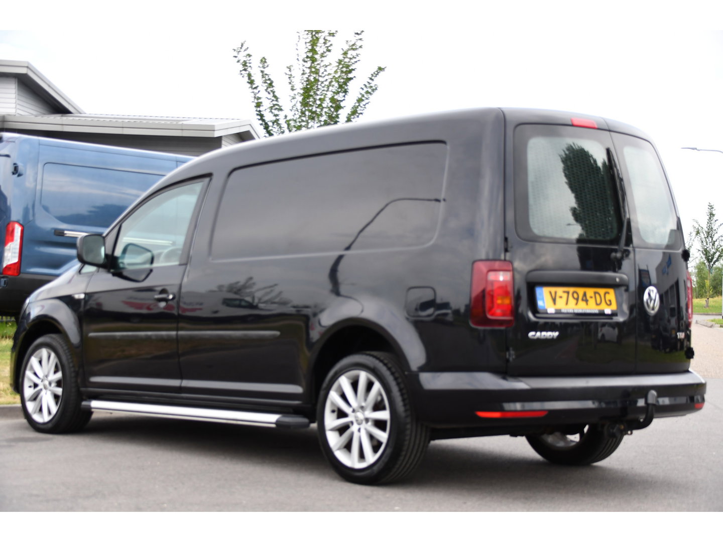 Volkswagen Caddy 2.0 TDI L2H1 Maxi Highline Cruise, Leder, LED,  Automaat, multimedia, 150pk, NAVI, Trekhaak, Sensoren, Voorruit verwarming, Uniek!
