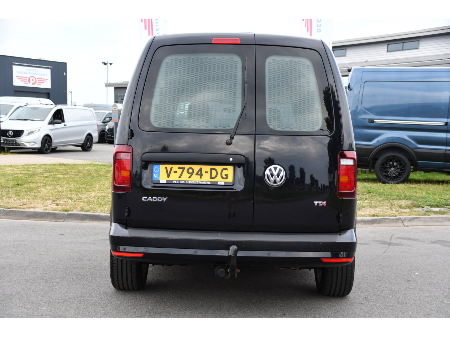 Volkswagen Caddy 2.0 TDI L2H1 Maxi Highline Cruise, Leder, LED,  Automaat, multimedia, 150pk, NAVI, Trekhaak, Sensoren, Voorruit verwarming, Uniek!