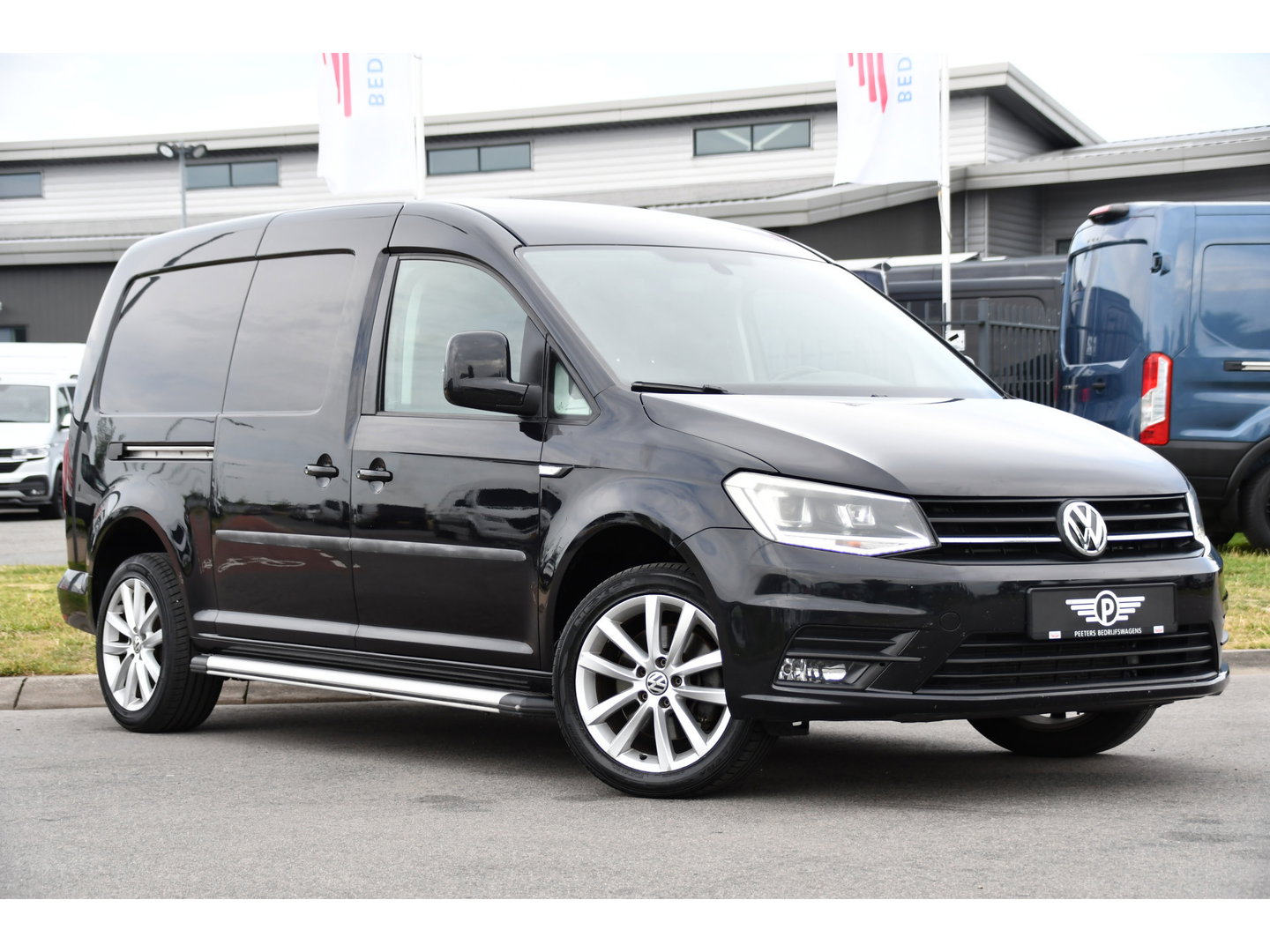 Volkswagen Caddy 2.0 TDI L2H1 Maxi Highline Cruise, Leder, LED,  Automaat, multimedia, 150pk, NAVI, Trekhaak, Sensoren, Voorruit verwarming, Uniek!