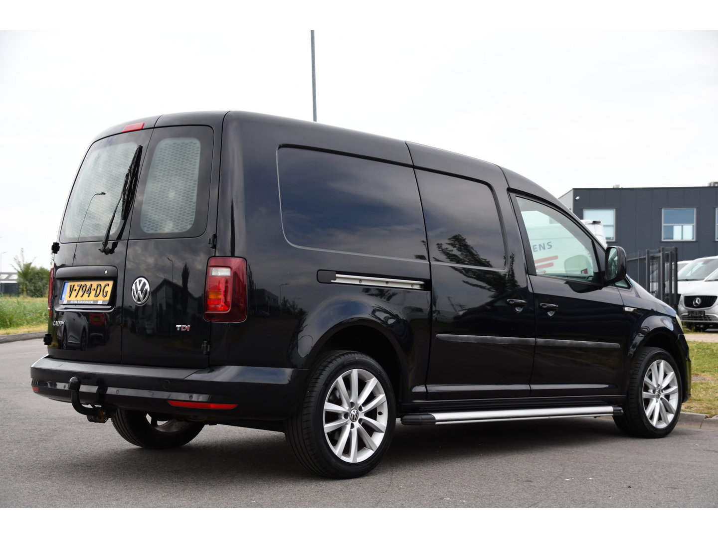 Volkswagen Caddy 2.0 TDI L2H1 Maxi Highline Cruise, Leder, LED,  Automaat, multimedia, 150pk, NAVI, Trekhaak, Sensoren, Voorruit verwarming, Uniek!