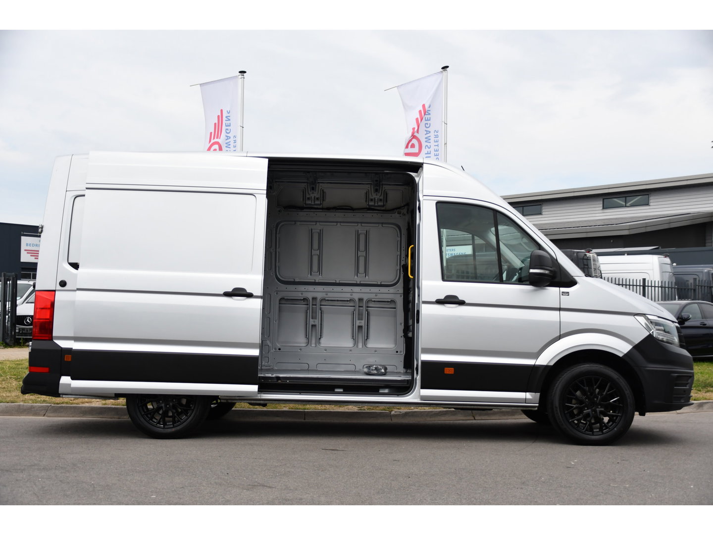 Volkswagen Crafter 35 2.0 TDI L3H3 PB Edition Camera, Cruise, Carplay, LED, 177pk, Automaat, Multimedia, Standkachel, Sensoren, Uniek!