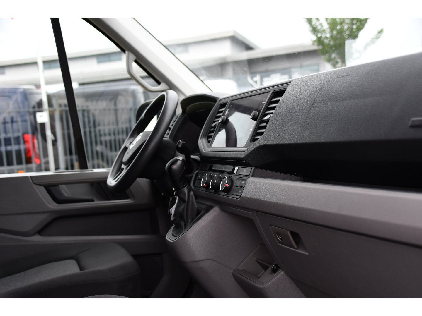 Volkswagen Crafter 35 2.0 TDI L3H3 PB Edition Camera, Cruise, Carplay, LED, 177pk, Automaat, Multimedia, Standkachel, Sensoren, Uniek!