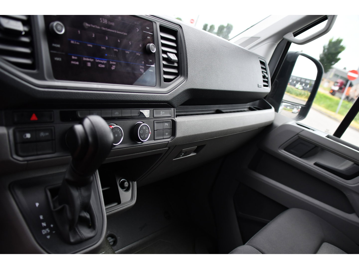 Volkswagen Crafter 35 2.0 TDI L3H3 PB Edition Camera, Cruise, Carplay, LED, 177pk, Automaat, Multimedia, Standkachel, Sensoren, Uniek!