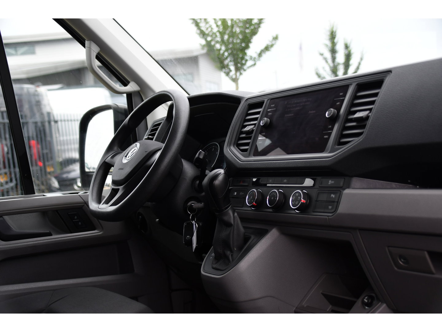 Volkswagen Crafter 35 2.0 TDI L3H3 PB Edition Camera, Cruise, Carplay, LED, 177pk, Automaat, Multimedia, Standkachel, Sensoren, Uniek!
