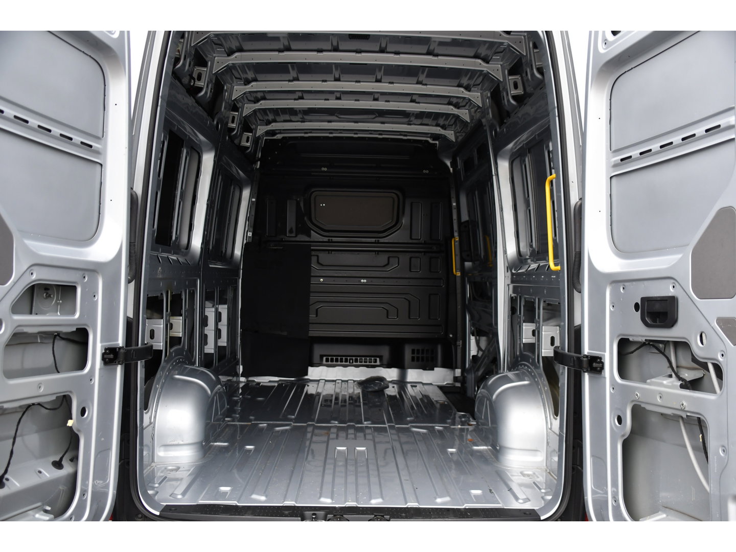Volkswagen Crafter 35 2.0 TDI L3H3 PB Edition Camera, Cruise, Carplay, LED, 177pk, Automaat, Multimedia, Standkachel, Sensoren, Uniek!