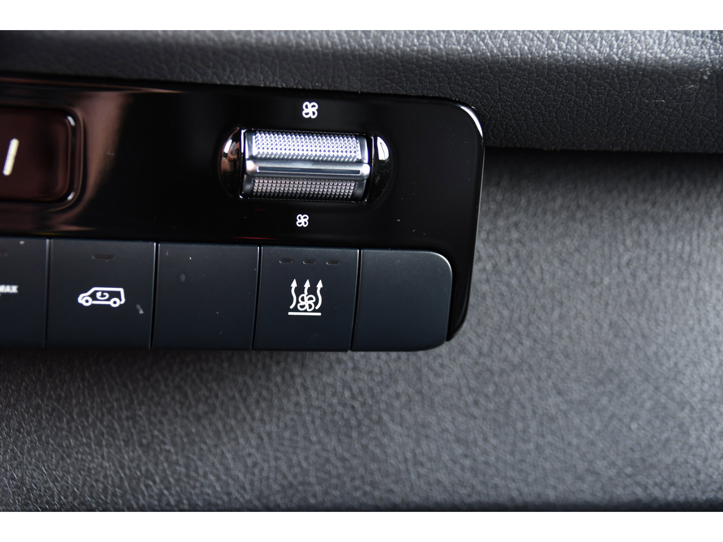 Mercedes-Benz Sprinter 319 V6 3.0 CDI L2H1 Black Edition FULL OTPIONS! Adaptieve Cruise, 360 Camera, Carplay, Leder, LED, 10,5'' Mbux, Trekhaak, 190pk, Automaat, Uniek!