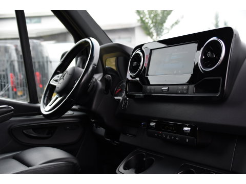 Mercedes-Benz Sprinter 319 V6 3.0 CDI L2H1 Black Edition FULL OTPIONS! Adaptieve Cruise, 360 Camera, Carplay, Leder, LED, 10,5'' Mbux, Trekhaak, 190pk, Automaat, Uniek!