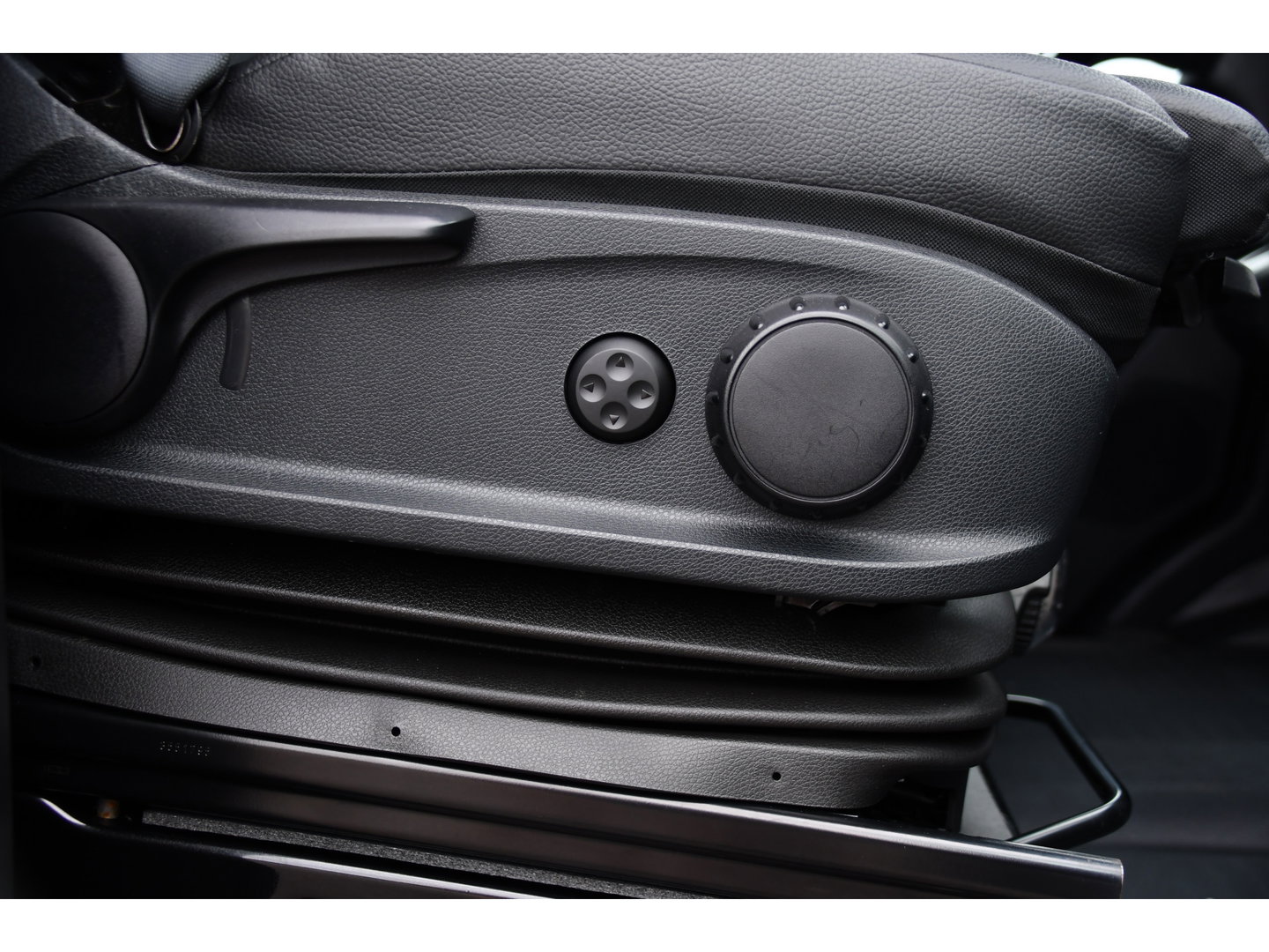 Mercedes-Benz Sprinter 319 V6 3.0 CDI L2H1 Black Edition FULL OTPIONS! Adaptieve Cruise, 360 Camera, Carplay, Leder, LED, 10,5'' Mbux, Trekhaak, 190pk, Automaat, Uniek!