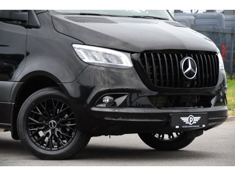 Mercedes-Benz Sprinter 319 V6 3.0 CDI L2H1 Black Edition FULL OTPIONS! Adaptieve Cruise, 360 Camera, Carplay, Leder, LED, 10,5'' Mbux, Trekhaak, 190pk, Automaat, Uniek!